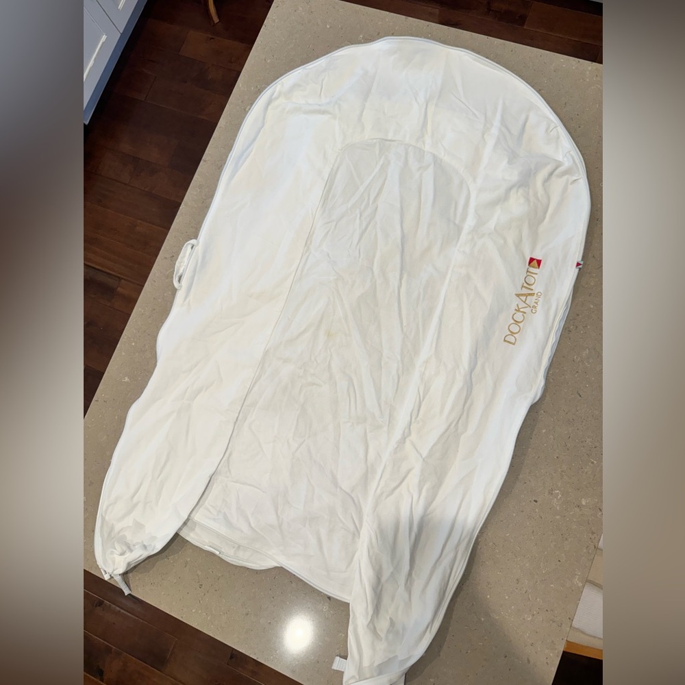 DockATot Grand white cover